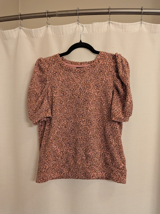 Who What Wear Tops - Who What Wear Pink Leopard Puff Sleeve Tee
